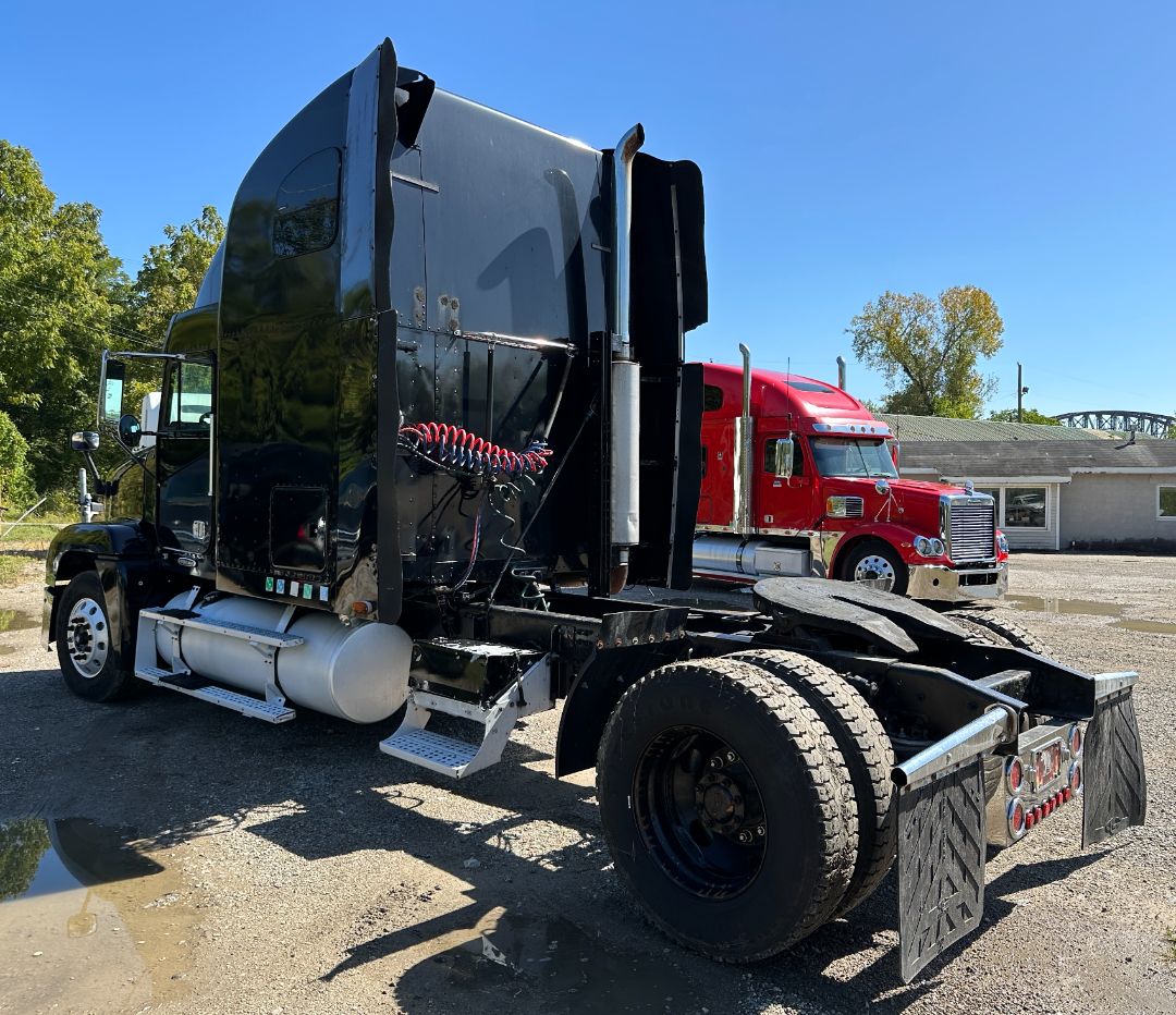 2001 FREIGHTLINER FLD 120 - Image 3